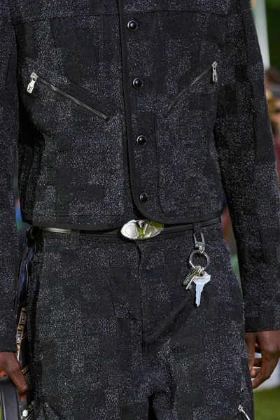 Look 48